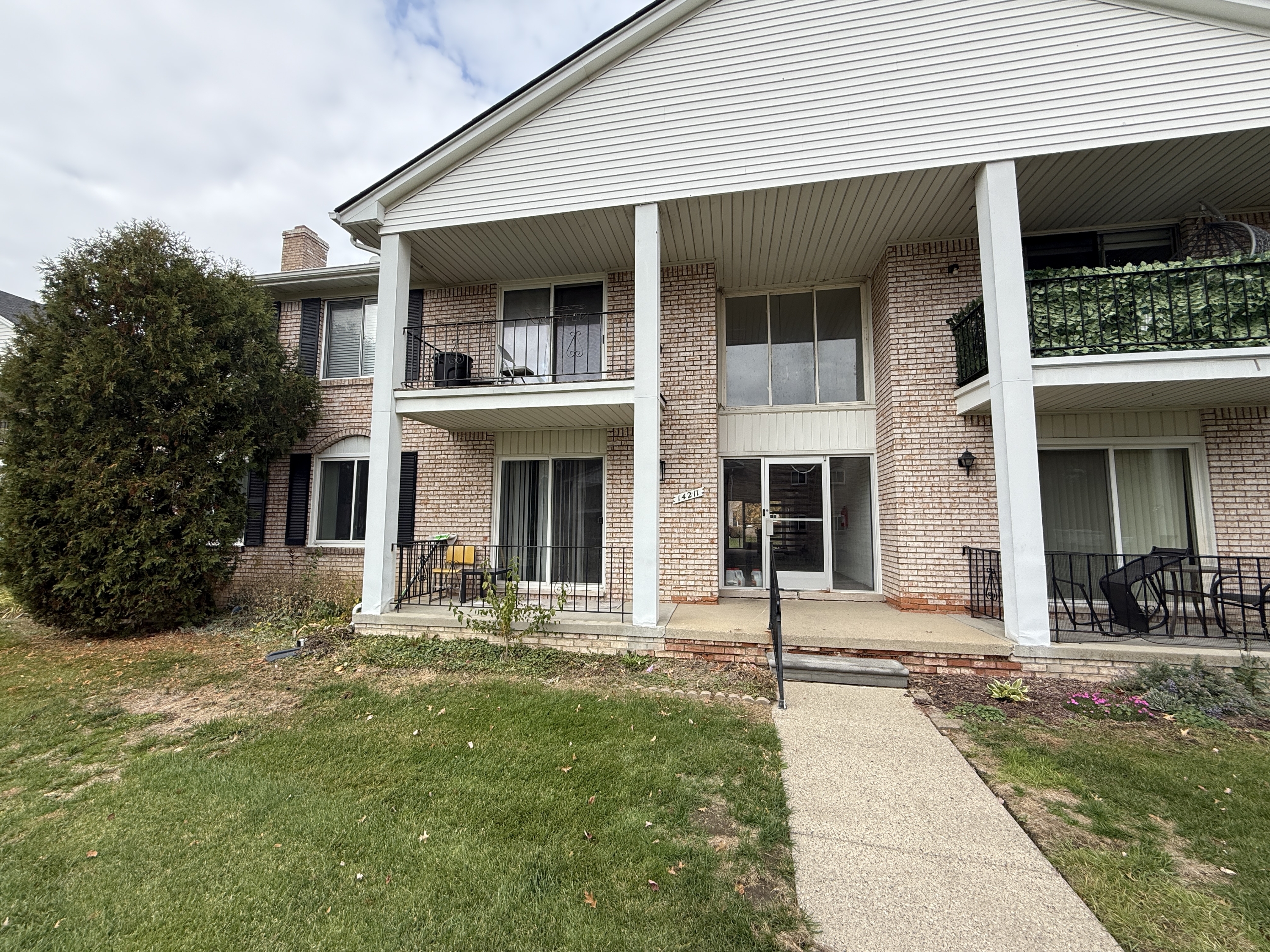 14211 Ivanhoe Drive - 1